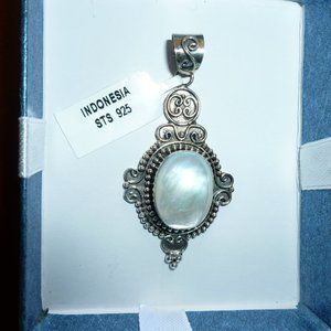 Sterling Silver .925 Mother of Pearl Pendant NWT